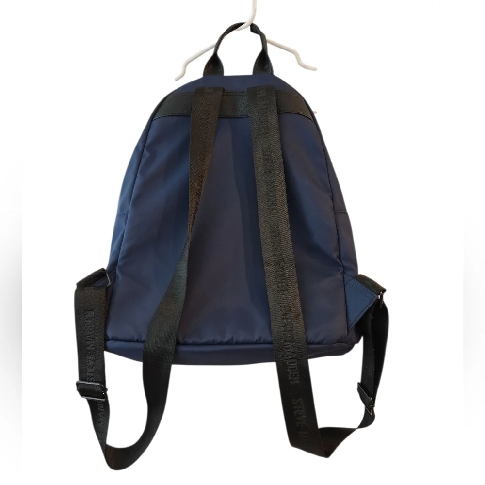 STEVE MADDEN BACKPACK WITH INCLUDED FRONT QUILTED POUCH FOR A TABLET. BLUE/GREY.